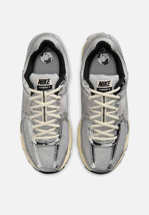 Nike - Nike Zoom Vomero 5
