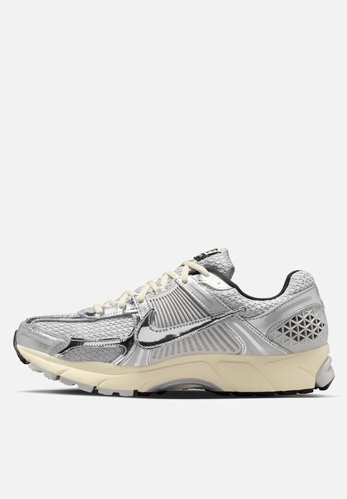 Nike - Nike Zoom Vomero 5
