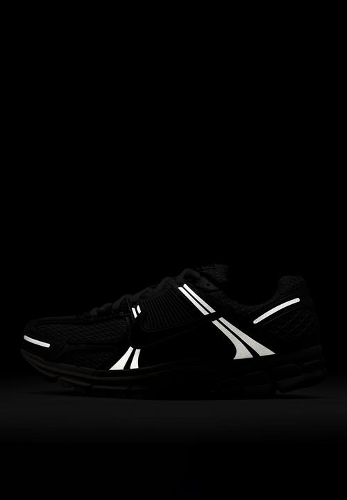 Nike - Nike Zoom Vomero 5