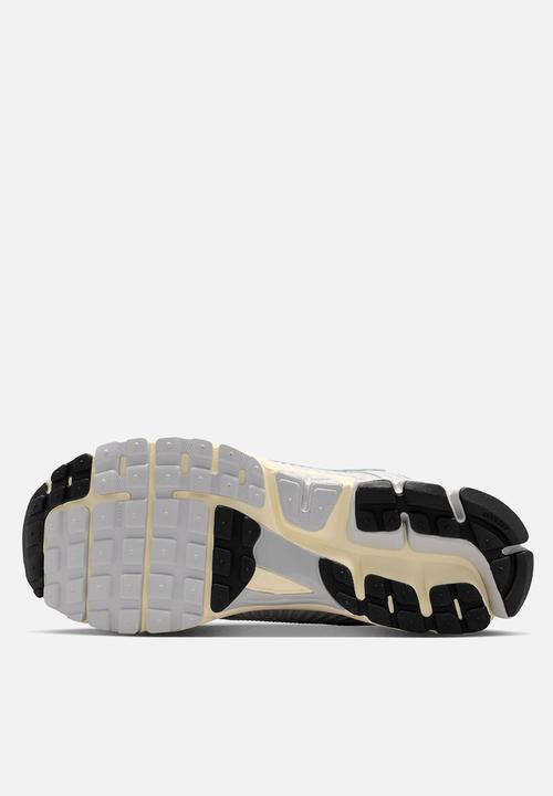 Nike - Nike Zoom Vomero 5
