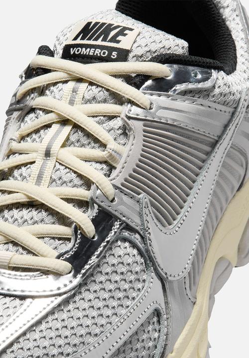 Nike - Nike Zoom Vomero 5