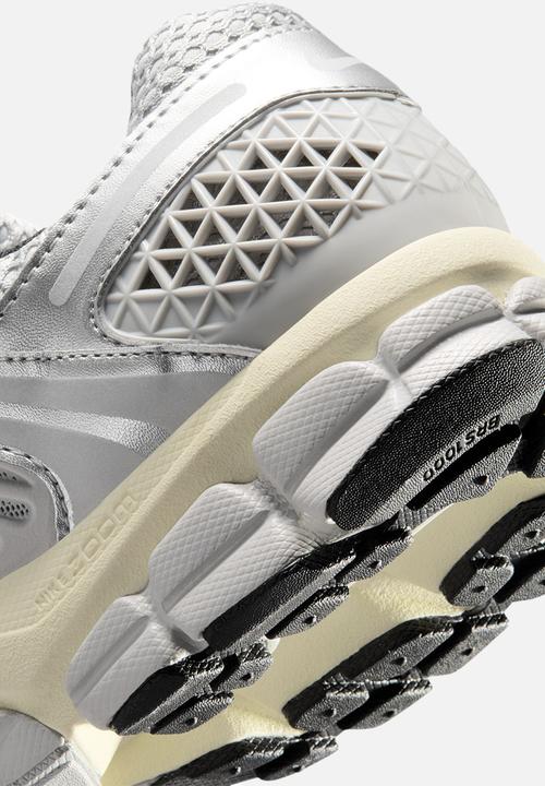 Nike - Nike Zoom Vomero 5