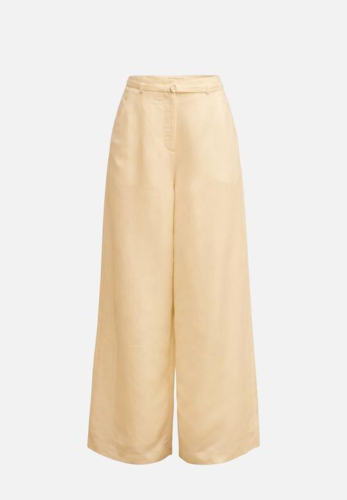 Forever New - Matilda linen blend wide leg pants in butter yellow set