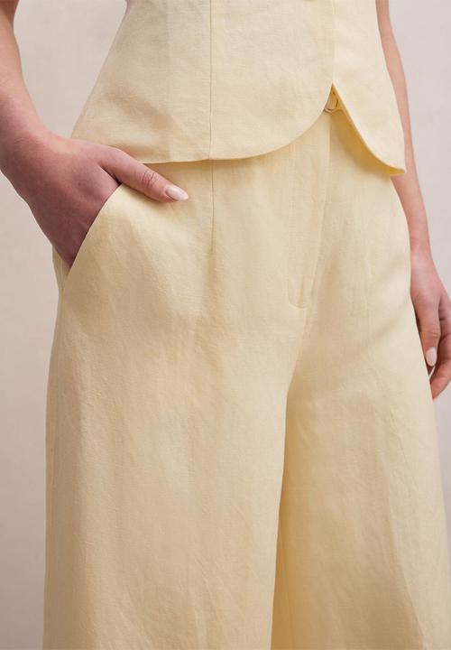Forever New - Matilda linen blend wide leg pants in butter yellow set