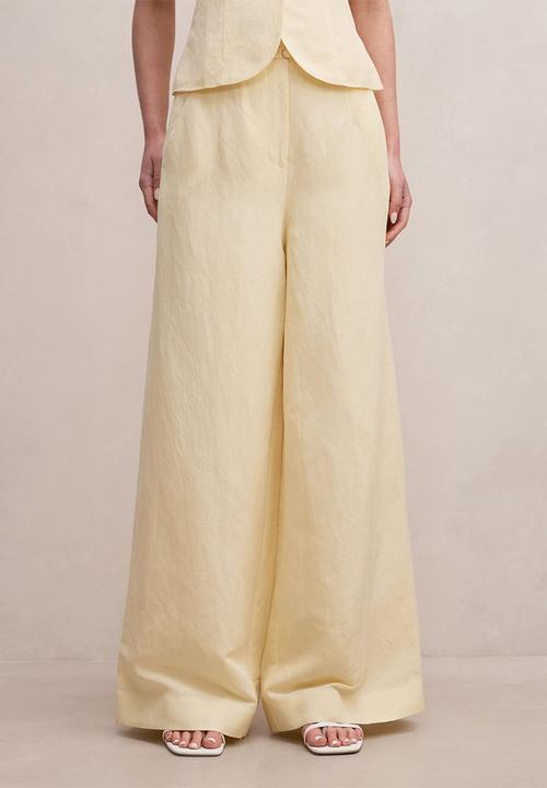 Forever New - Matilda linen blend wide leg pants in butter yellow set