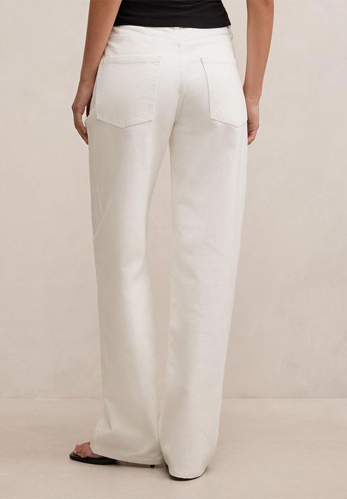 Forever New - Nicki mid-rise straight jeans in off white