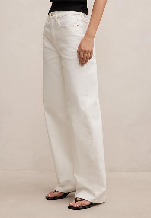 Forever New - Nicki mid-rise straight jeans in off white