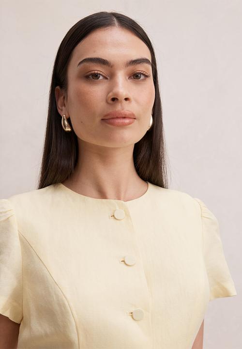 Forever New - Cartia button down top in butter yellow set