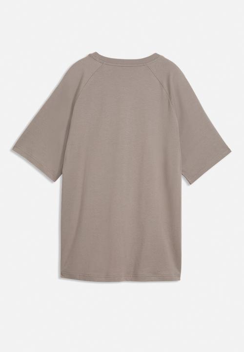 PUMA - Graphics Animal Relaxed Graphic Tee - Mouse Gray