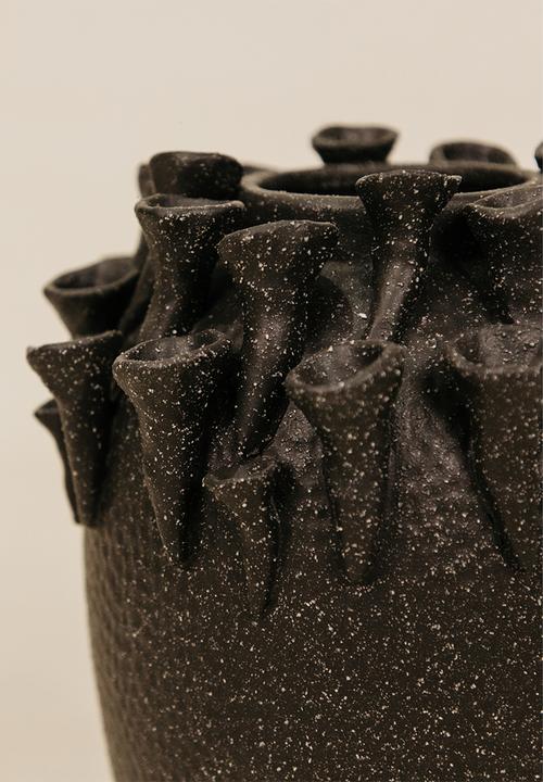 Noha - Kora Vase Medium - Charcoal