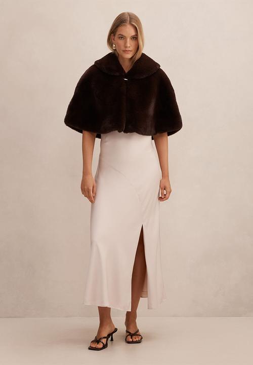 Forever New - Evelyn faux fur wrap in chocolate