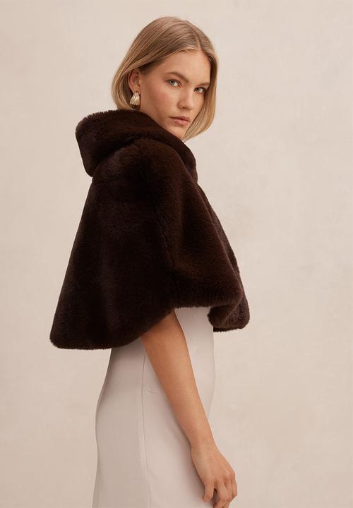 Forever New - Evelyn faux fur wrap in chocolate