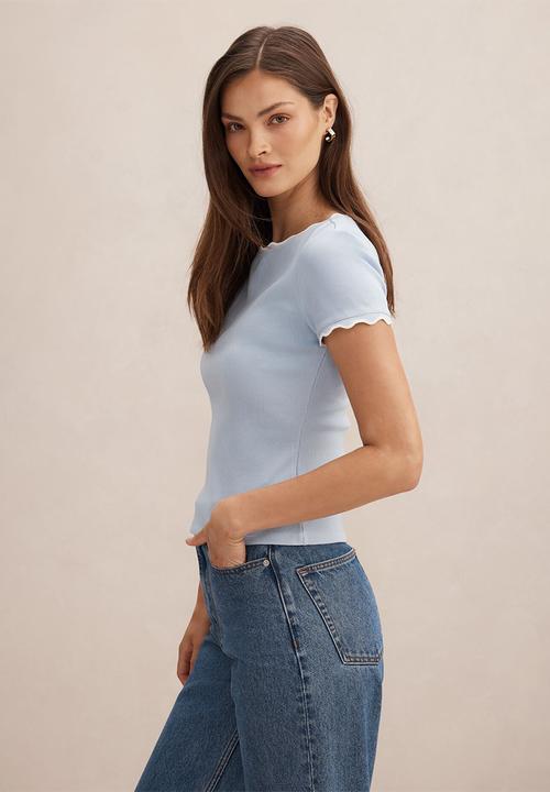 Forever New - Rebecca scallop trim t-shirt in cloud blue/porcelain