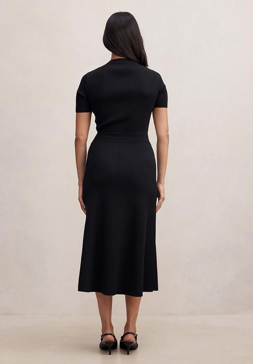 Forever New - Niki v-neck stitch knit dress in black