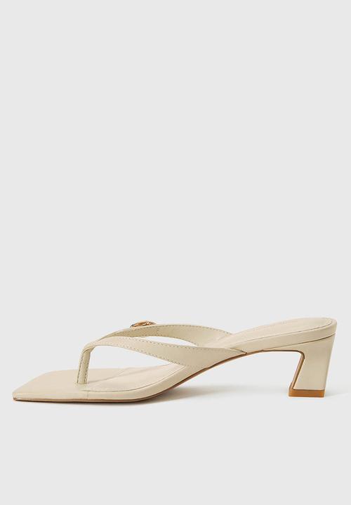 Forever New - Belinda 2 buckle detail thong heeled sandal in nude