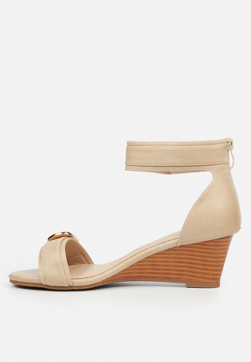 Butterfly Feet - Shani 16 wedge heel - beige