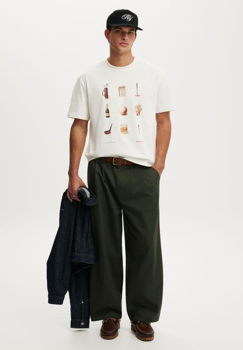Cotton On - Everyday Fit Graphic T-Shirt-Chalk White / Fairway Fittings