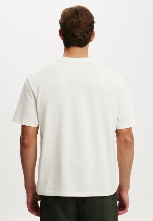 Cotton On - Everyday Fit Graphic T-Shirt-Chalk White / Fairway Fittings