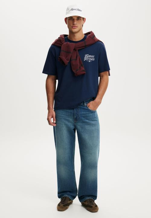Cotton On - Everyday Fit Graphic T-Shirt-Indigo / Fairway Fittings