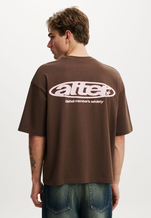 Cotton On - Cropped Fit Graphic T-Shirt-Espresso / Alter