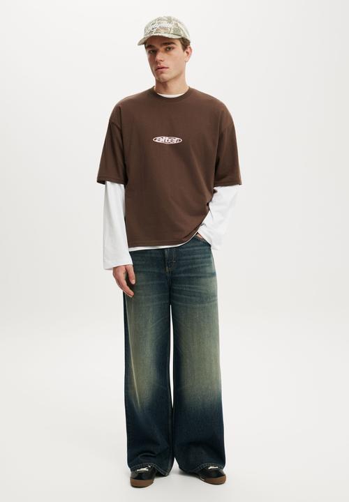 Cotton On - Cropped Fit Graphic T-Shirt-Espresso / Alter