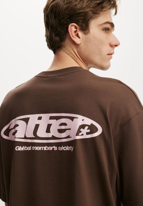 Cotton On - Cropped Fit Graphic T-Shirt-Espresso / Alter
