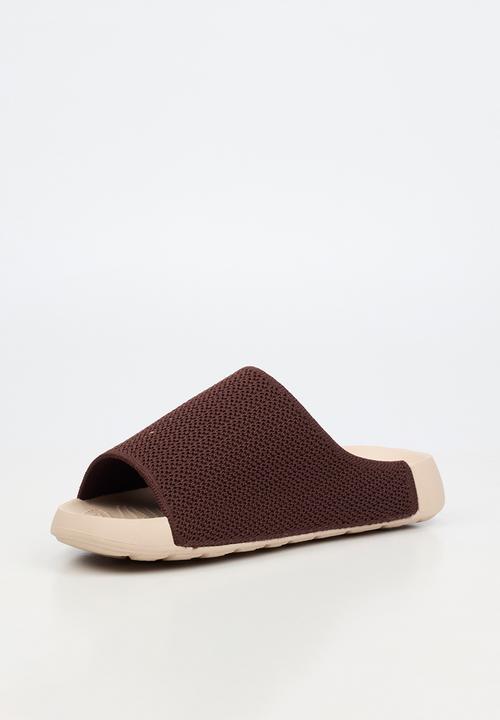 Butterfly Feet - Falken 1 slide - chocolate