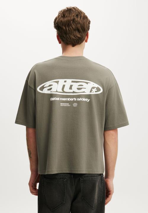 Cotton On - Cropped Fit Graphic T-Shirt-Slate Stone / Alter