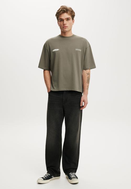 Cotton On - Cropped Fit Graphic T-Shirt-Slate Stone / Alter