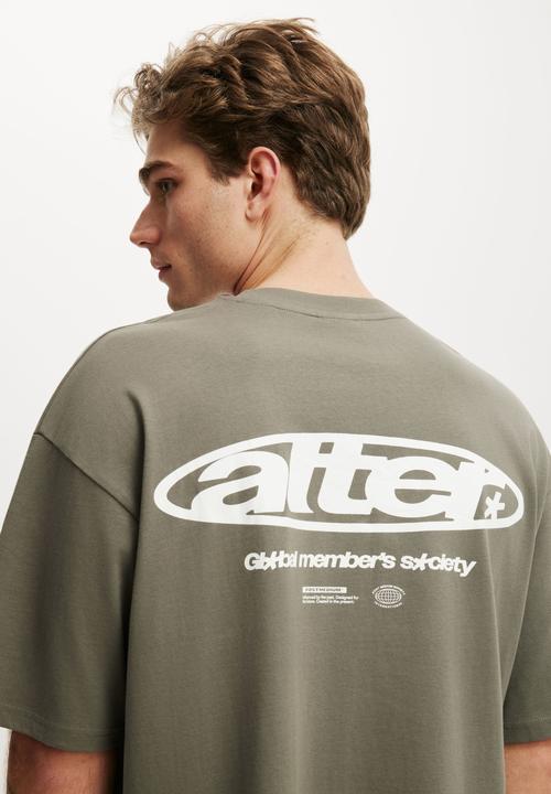 Cotton On - Cropped Fit Graphic T-Shirt-Slate Stone / Alter