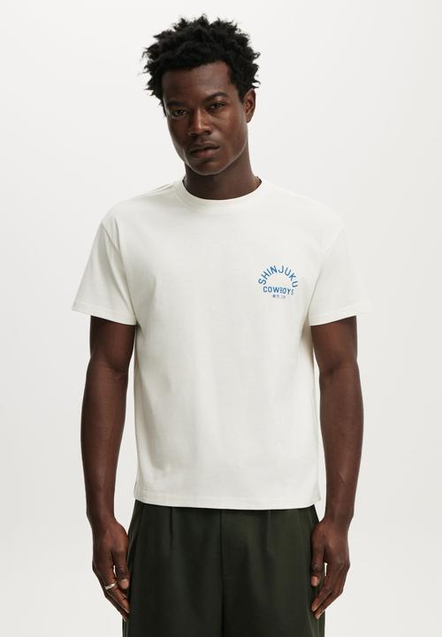 Cotton On - Fitted Graphic T-Shirt-Vintage White / Shinjuku