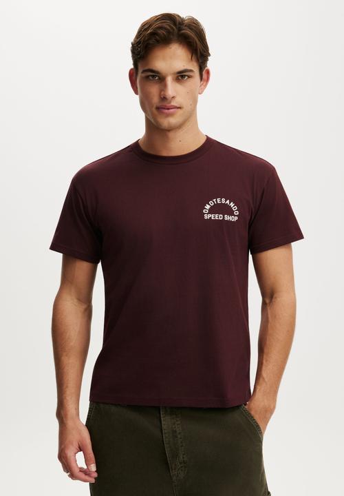 Cotton On - Fitted Graphic T-Shirt-Winter Fig / Omotesando
