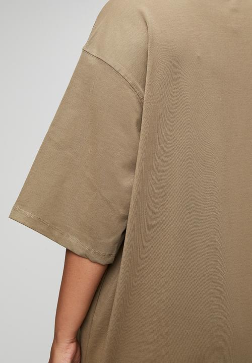 adidas Originals - Plus ess dress w s26 - khaki six/tonal