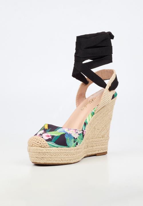 Miss Black - Moniker 10 floral platform wedge - black