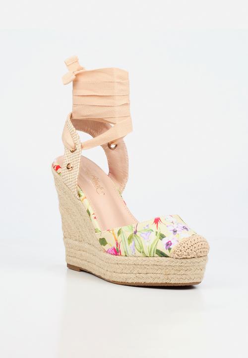 Miss Black - Moniker 10 floral platform wedge - yellow