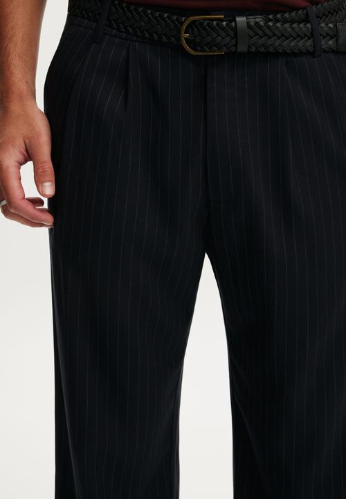 Cotton On - Baggy Pleated Pant - Dark Navy Pinstripe