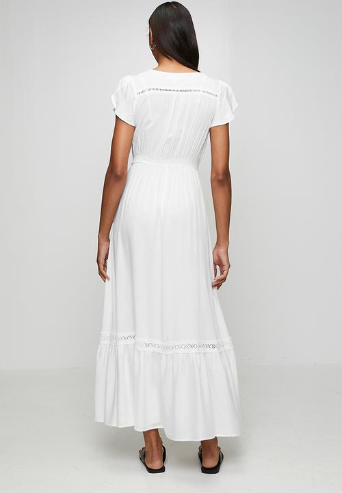 Stella Morgan - Cap Sleeve With Flutter V-Neck Button Through Maxi Plain Colour Maxi Dress With Ladder Lace Trim - White