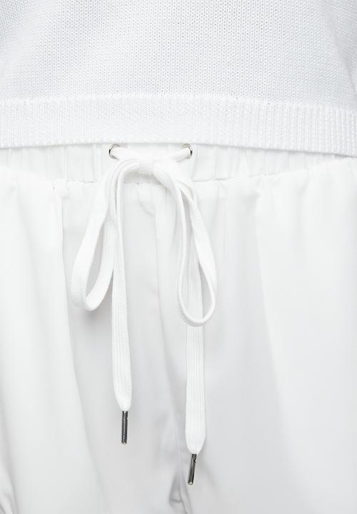 Izabel London - Ankle Length With Drawcord Easy Wearing Cargo Pocket Trouser  - White