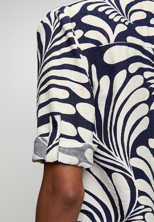 Izabel London - 3/4 Sleeve With Turn Back Cuff Mandarin Button Through Porinted Blouse - Navy