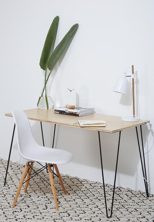 Sixth Floor - Hairpin desk