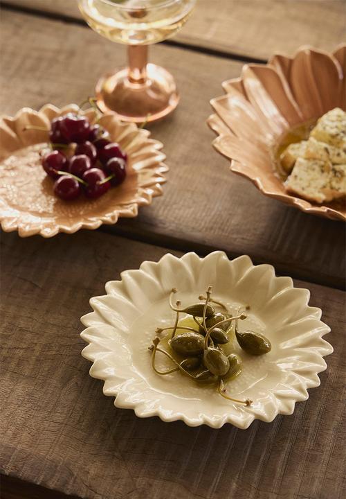 H&M - Sunflower-shaped mid plate - light beige