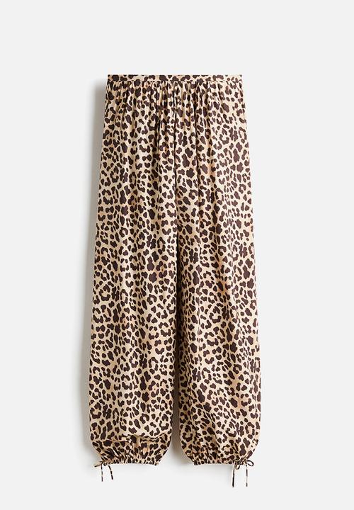 H&M - Barrel-leg trousers - beige/leopard print