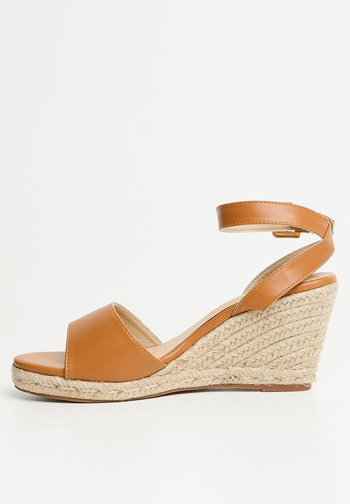 Miss Black - Jojo 8 classic wedge - tan