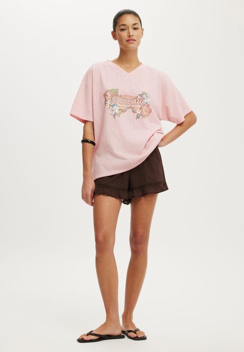 Cotton On - V Neck Vacay Graphic Tee - Hawaii/Bubblegum Fizz