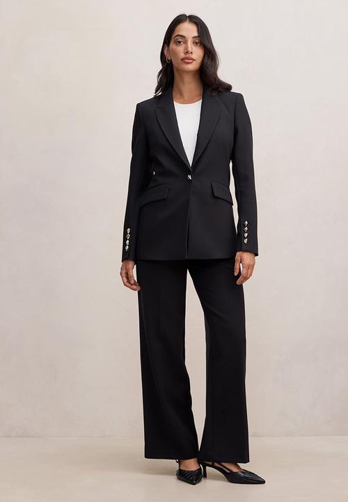 Forever New - Trixie gold button blazer in black