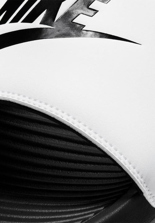 Nike - Nike Victori One - Black/Black-White