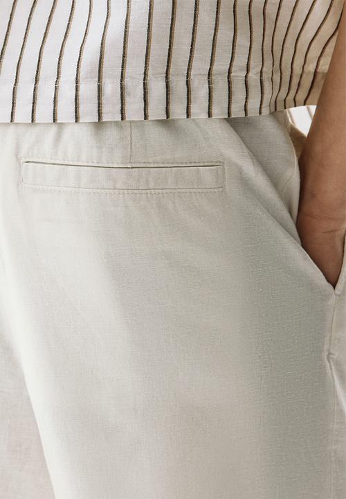 H&M - Relaxed fit linen-blend shorts - white