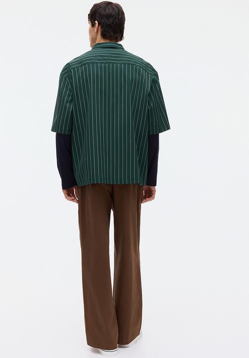 H&M - Regular fit embroidered-motif shirt - dark green/striped