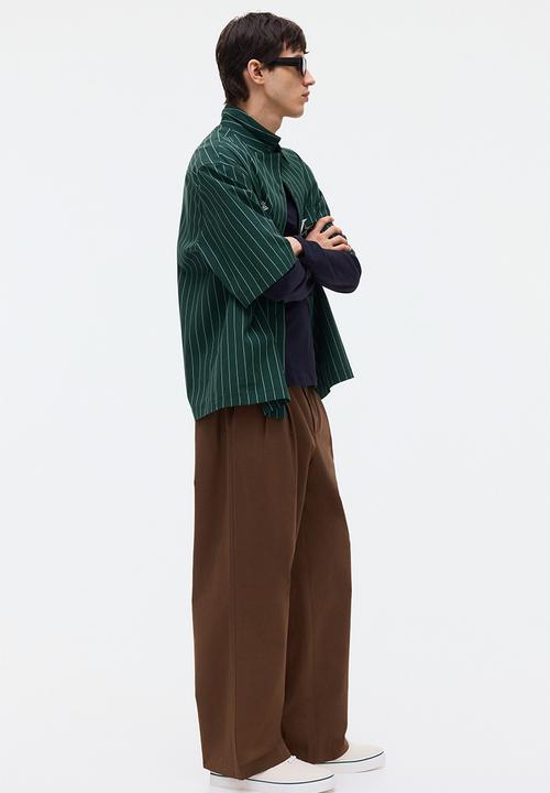 H&M - Regular fit embroidered-motif shirt - dark green/striped