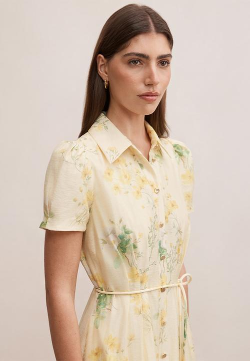 Forever New - Avery short sleeve seam detail midi dress in saffia ditsy